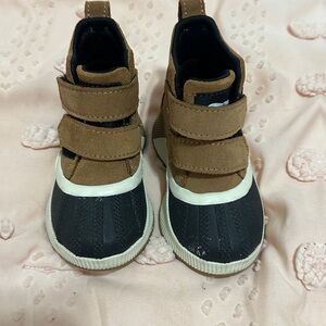 Sorel Kids Black and Brown Velcro Boots
